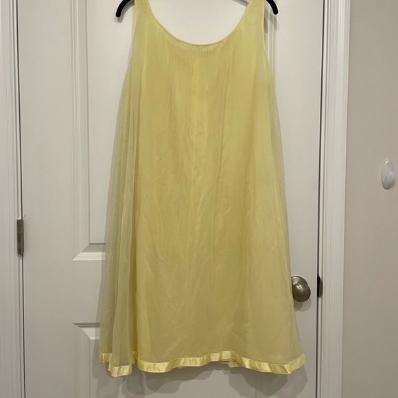 Vintage Warner’s All Nylon Nightgown Nightie Lingerie Size Large Yellow - Picture 2 of 5